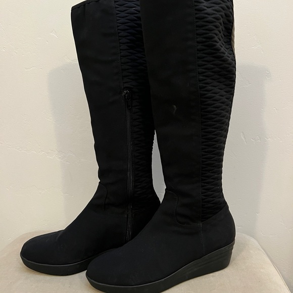 Hovercraft Knee-High Black Boot - Picture 7 of 7